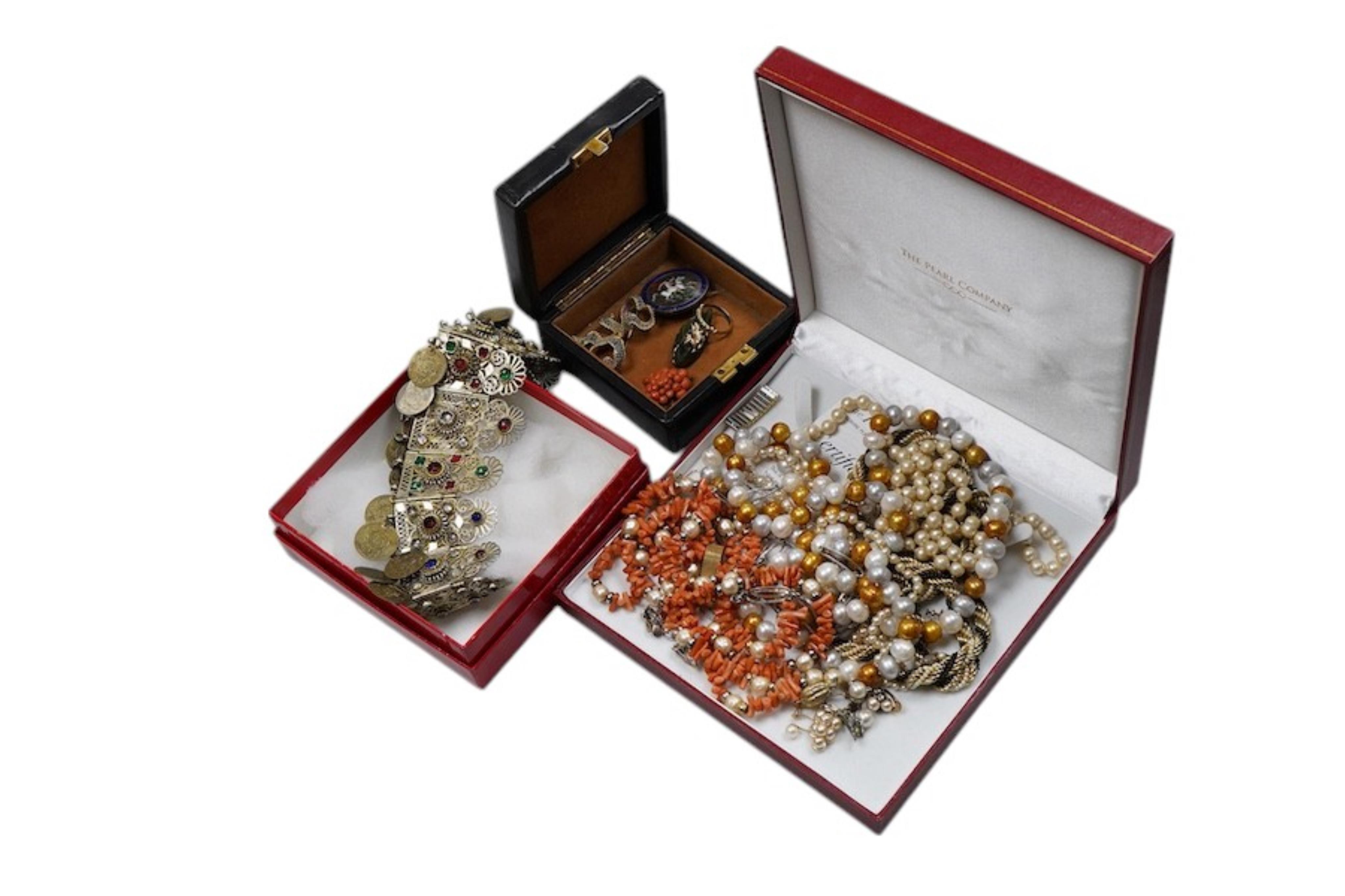 A collection of jewels, comprising: a three-coloured cultured pearl necklace; a graduated cultured pearl necklace; a pair of cultured pearl earrings, screw fittings, stamped 9CT; a silver necklace of textured linking, Br